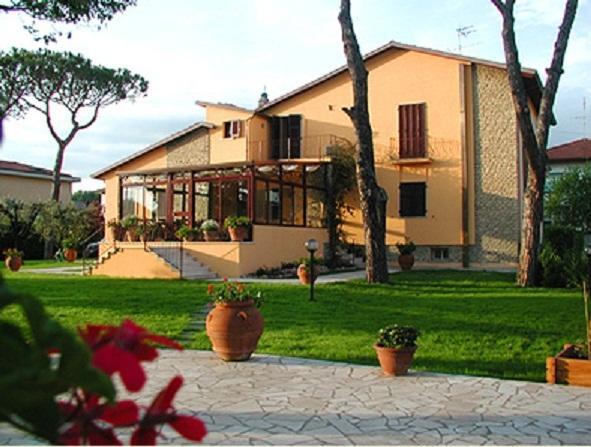 B&B Villa Acero Марина-ді-Каррара Екстер'єр фото